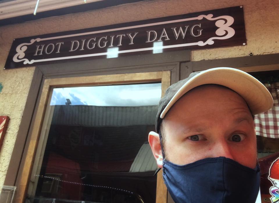 Gatlinburg Magician at Hot Diggity Dawg 